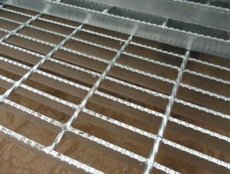 鋼格板 從齒型到熱浸鍍鋅，全面解析其分類與應(yīng)用